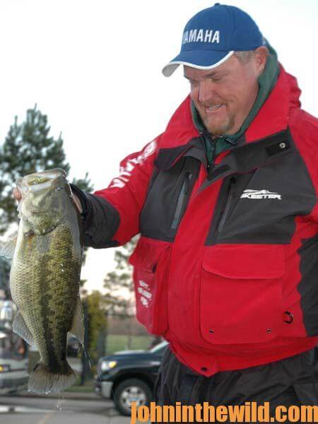 Mark Davis on the Wake Shad for Lake Fall and Winter Bass - 1
