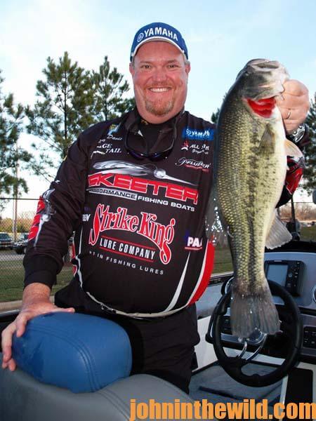 Mark Davis on the Wake Shad for Lake Fall and Winter Bass - 3