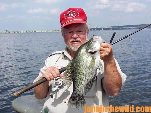 Guide Steve McCadams Explains Whether to Fish Minnows or Jigs for Crappie -  John In The WildJohn In The Wild