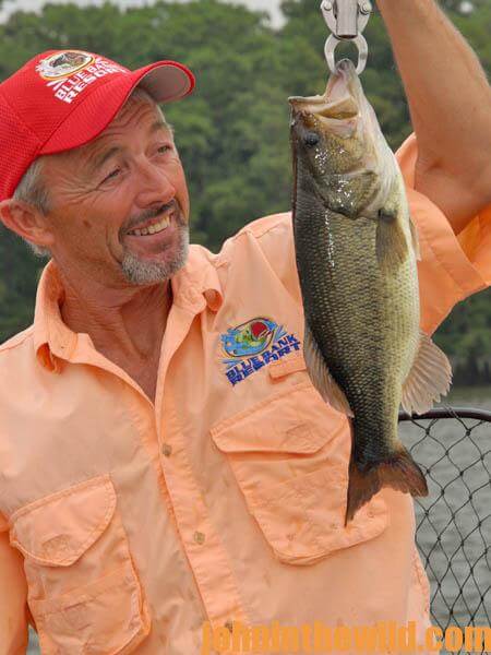 Hank Parker Bass Fishes Farm Ponds Day 2: Bass Fishing a Mossy