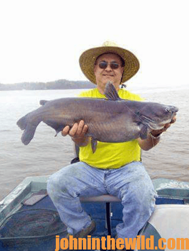 How Tony Adams Rigs and Baits Jugs for Catfish at Lake Eufaula
