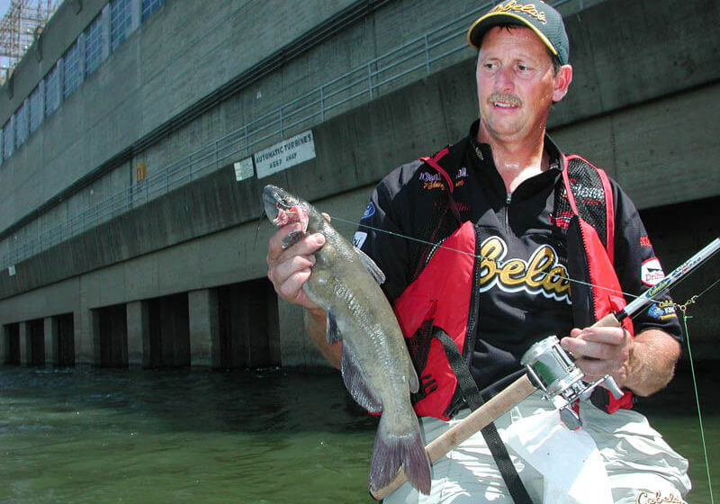 Drift Fishing and Slow Trolling For Catfish Below Dams - John In The