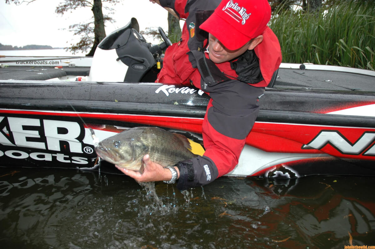 Kevin VanDam's Secrets to Consistency in Bass Fishing Day 2: Use Search  Baits for Bass with Kevin VanDam - John In The WildJohn In The Wild