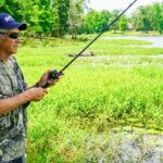 Hank Parker Bass Fishes Farm Ponds Day 2: Bass Fishing a Mossy Lake